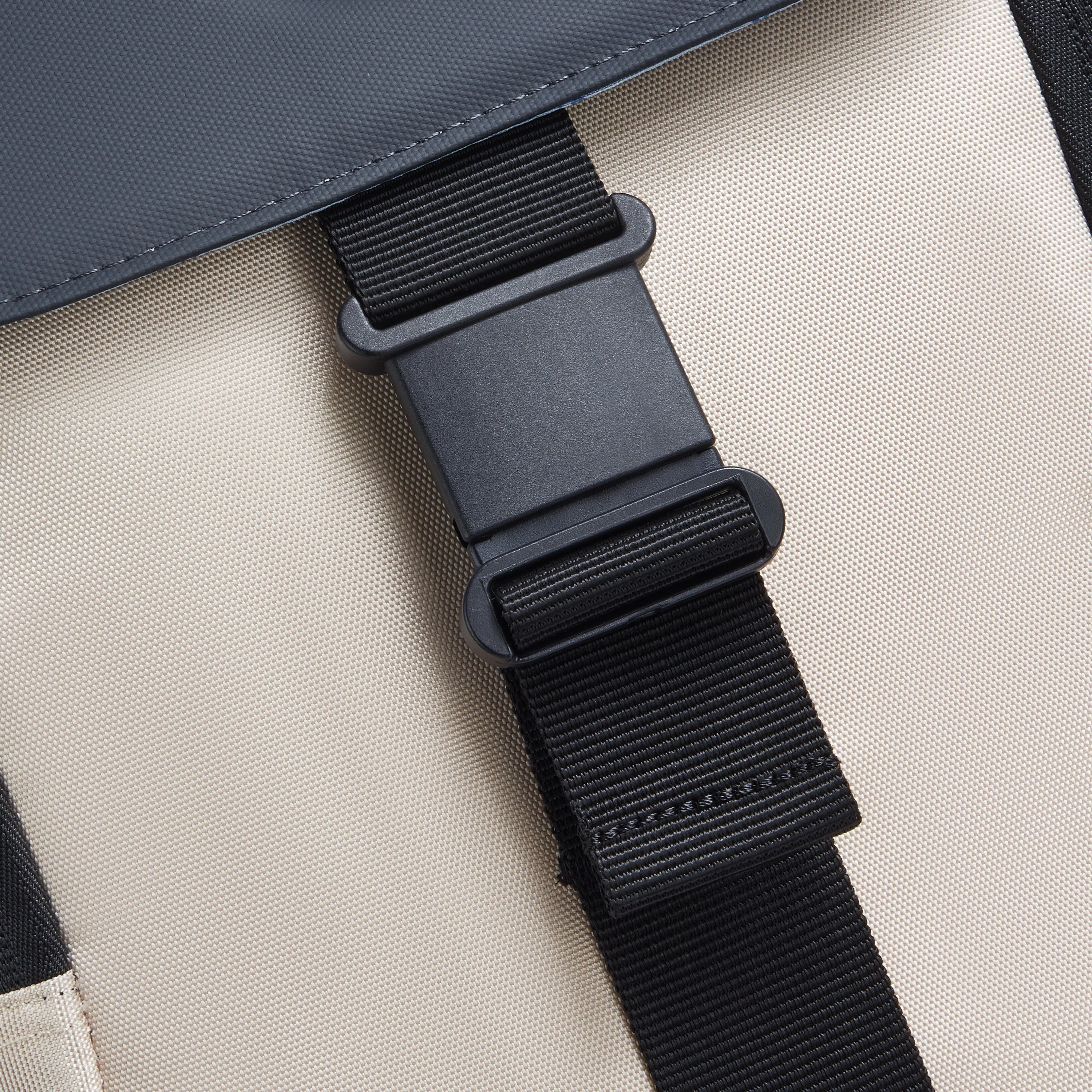 SECURFLAP | Rucksack mit Überschlag 22L SAND